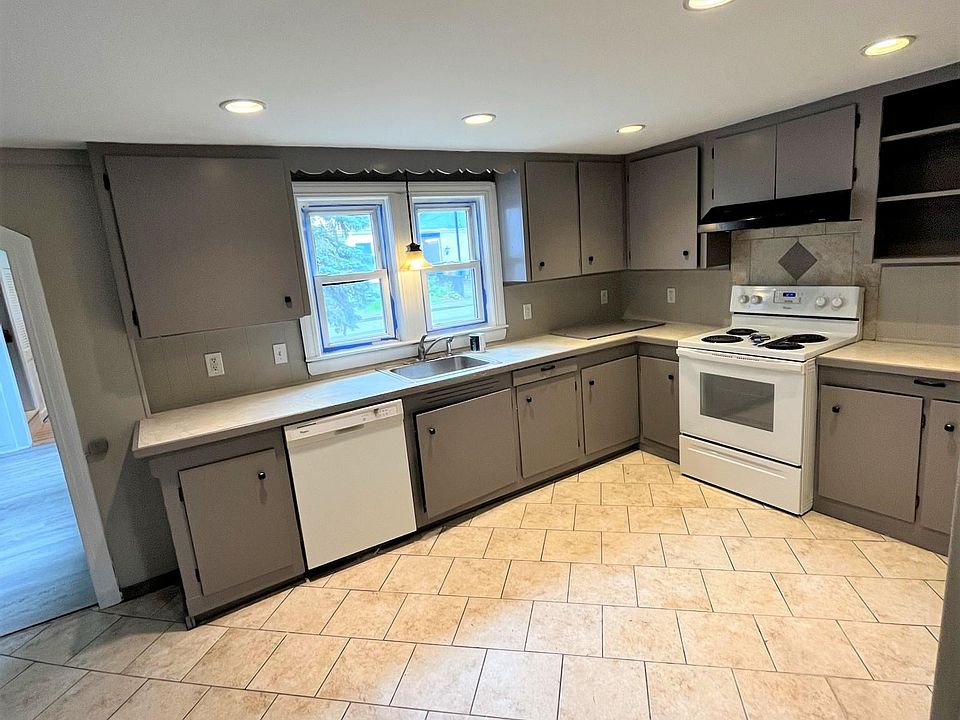 1st image of 25 Thayer Pl