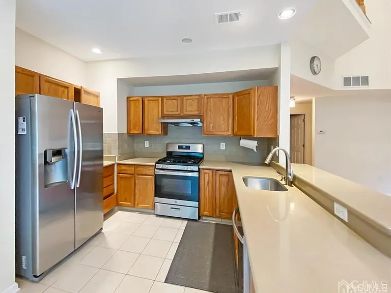 48 Berkshire Way — Photo 6
