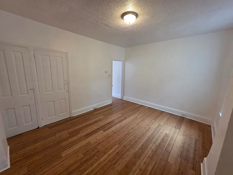 916 N Spruce St — Photo 5