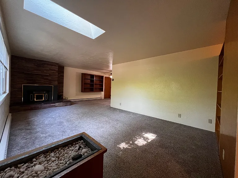 305 E 39th Ave — Photo 5