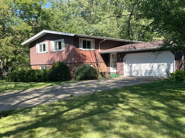 5 Allison Dr W, Paxton, IL 60957