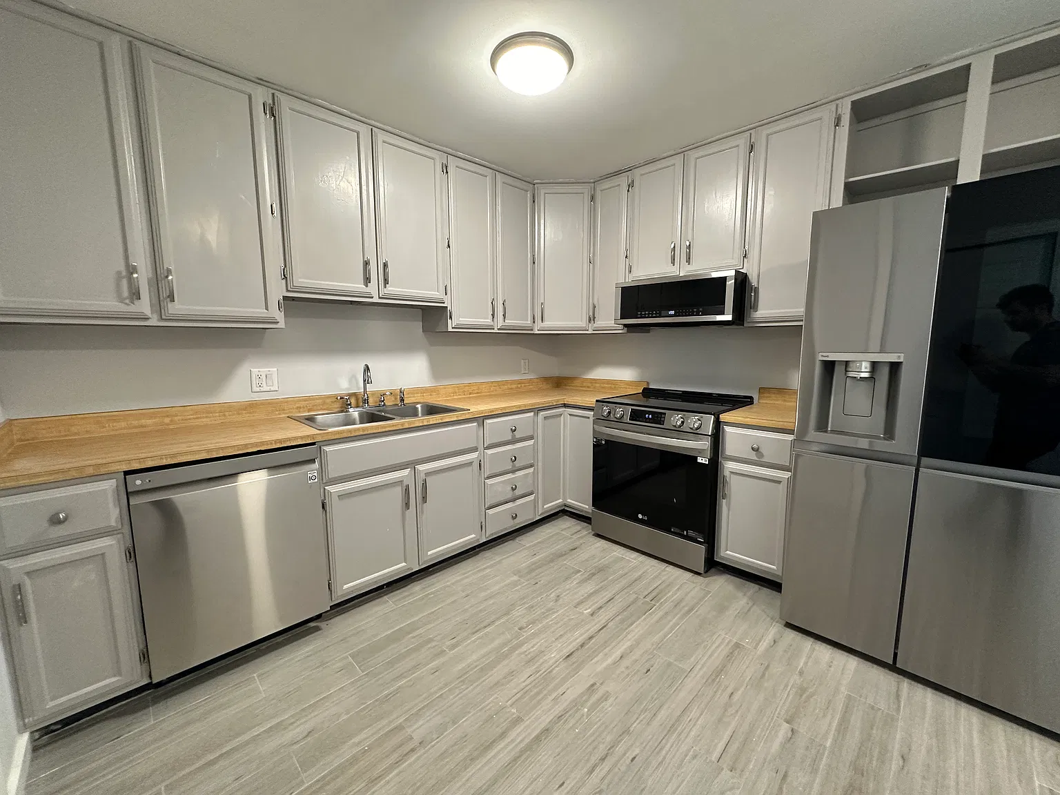 2 bed, 1.5 bath, 977 sqft, $1,949 — Photo 1