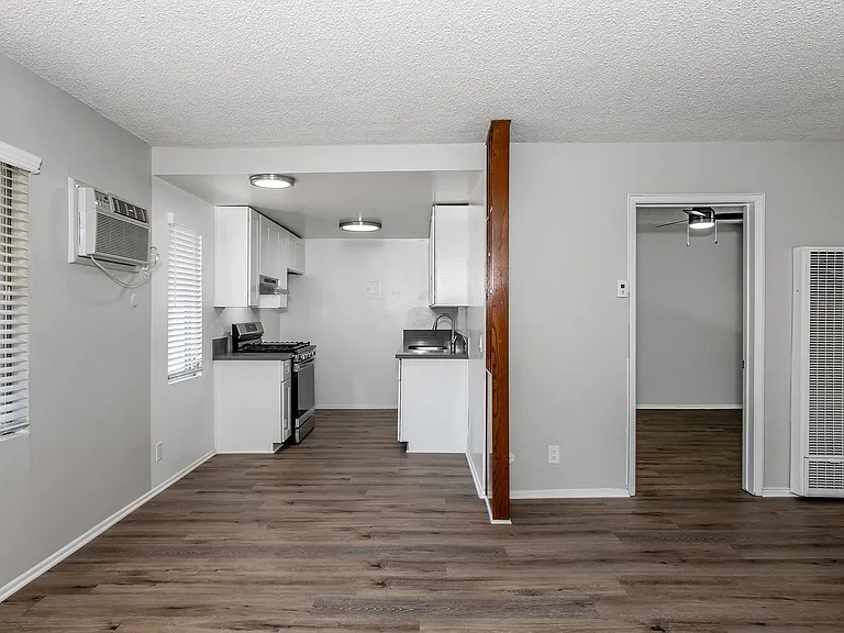 420 Burchett St — Photo 9