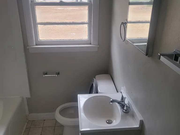 1592 Eureka Ave #1 — Photo 3