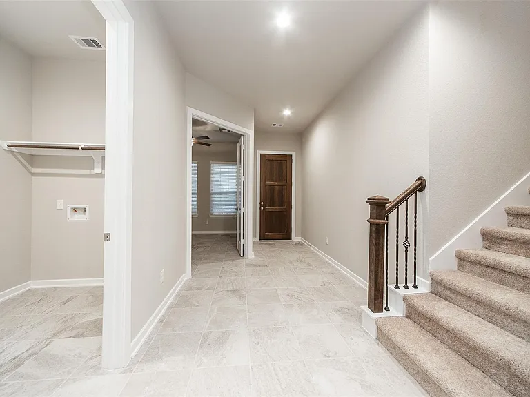 8706 Fox Trail Dr — Photo 4