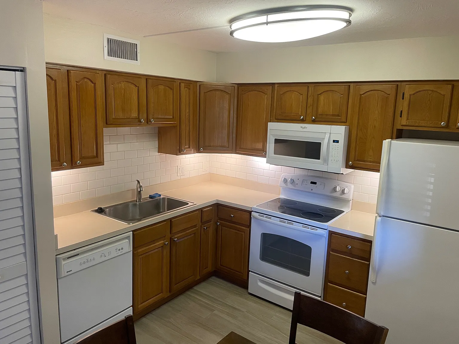 370 Base Ave E — Photo 2