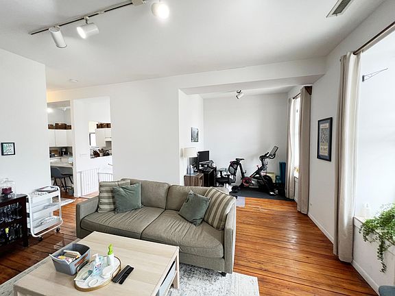 2nd image of 1141 N Wolcott Ave #2