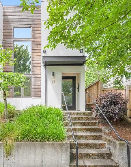 21 NE Wygant St — Photo 25