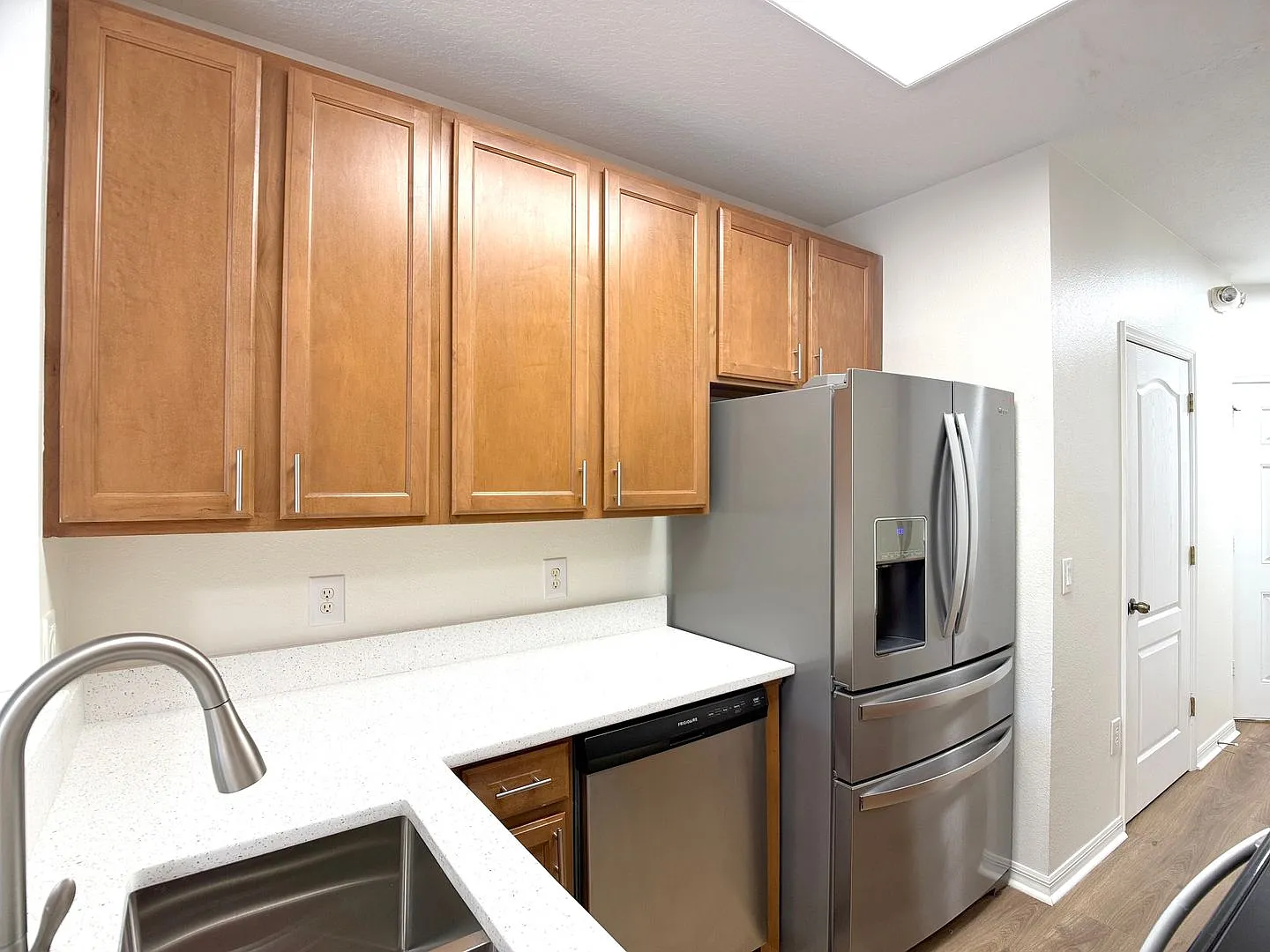 Move-In Ready! Pet Friendly! Gated Community! — Photo 3