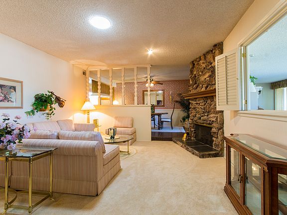 3rd image of 5866 Cowles Mountain Blvd