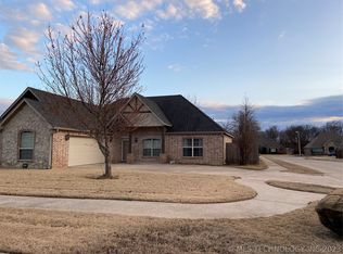 402 Wandering Way, Ardmore, OK 73401