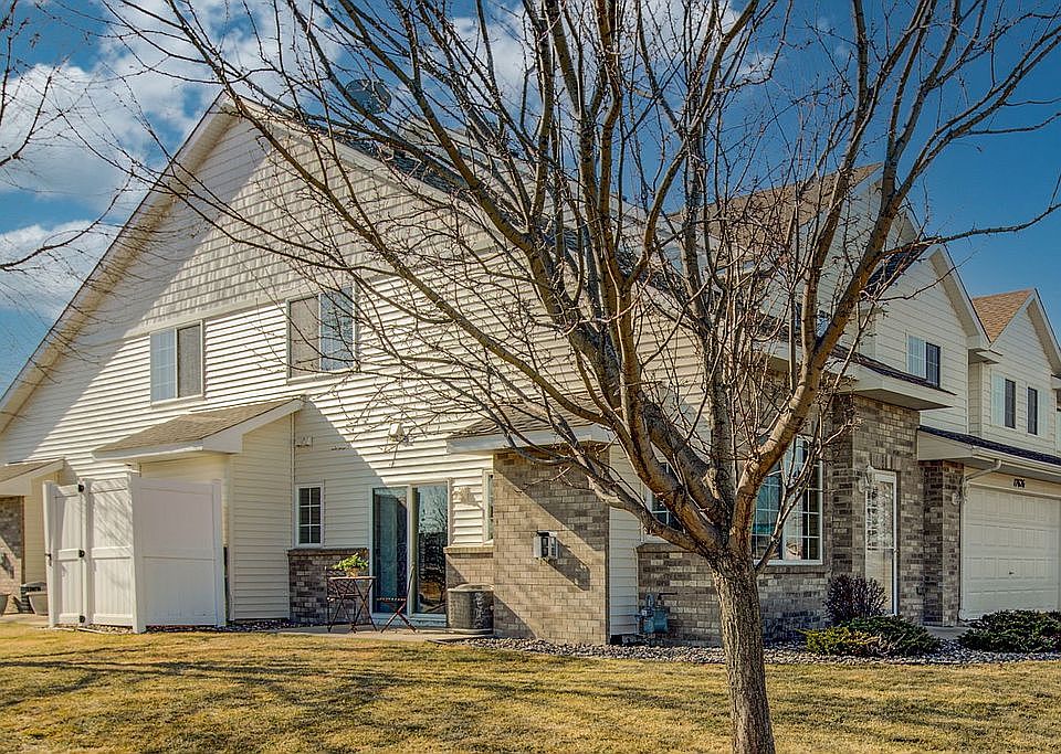 End Unit w/ Easy Walkability
