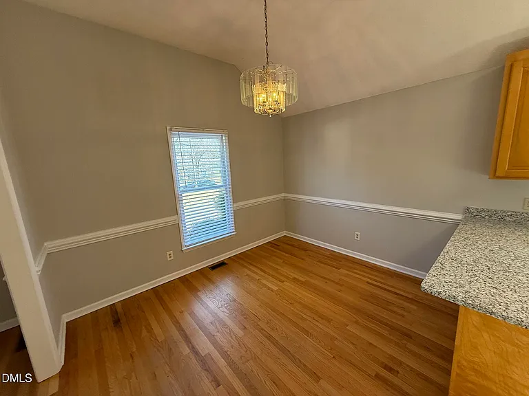 405 Avent Cir — Photo 11