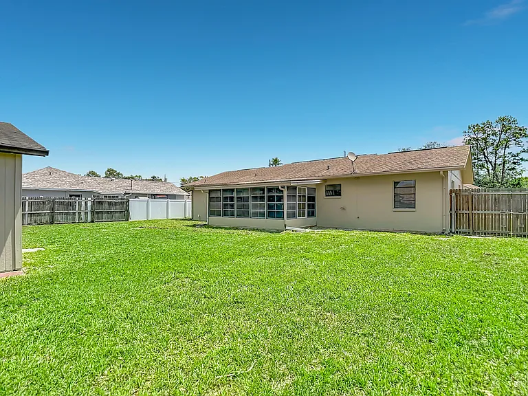 3255 Amherst Ave — Photo 44