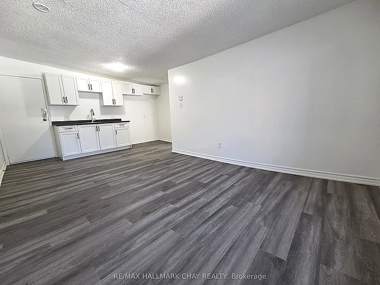 58 Queen St W #4 — Photo 5
