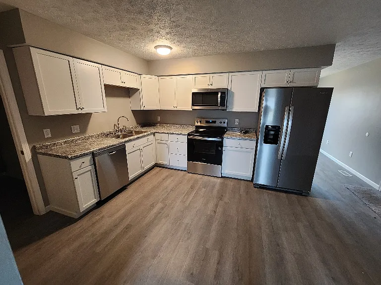 1146 Morris Ave — Photo 12