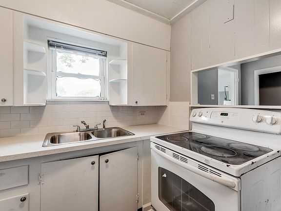 4th image of 302 W 8th St #1