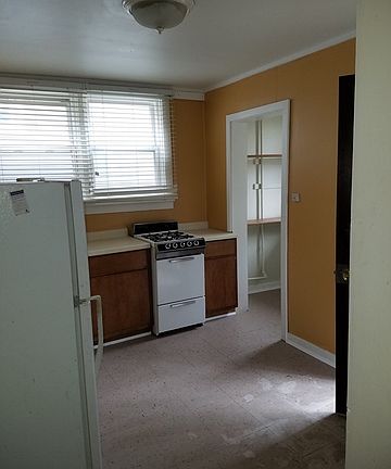 5th image of 3750 S Washtenaw Ave
