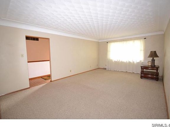 5th image of 16 Wilson Park Dr