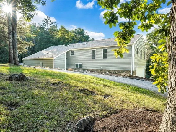 207 Huntingwood Ln, Fincastle, VA 24090