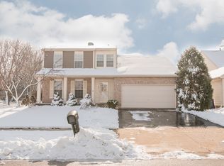 90 Dickens Trl, Elgin, IL 60120