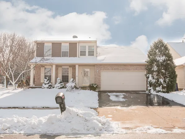 90 Dickens Trl, Elgin, IL 60120