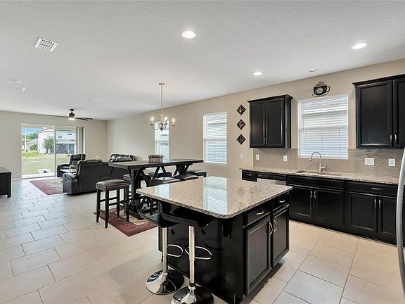 5th image of 2920 Sanderling St