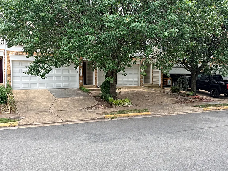21784 Oakville Ter — Photo 2