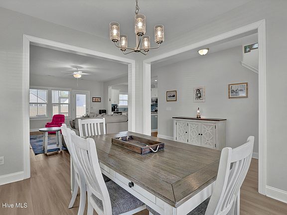 5th image of 203 W Weatherbee Way