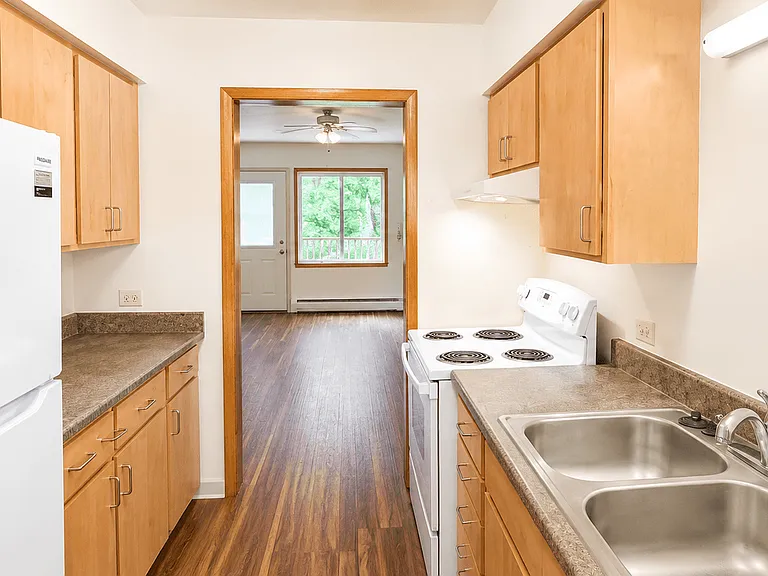 Rolling Hills Apartments — Photo 47