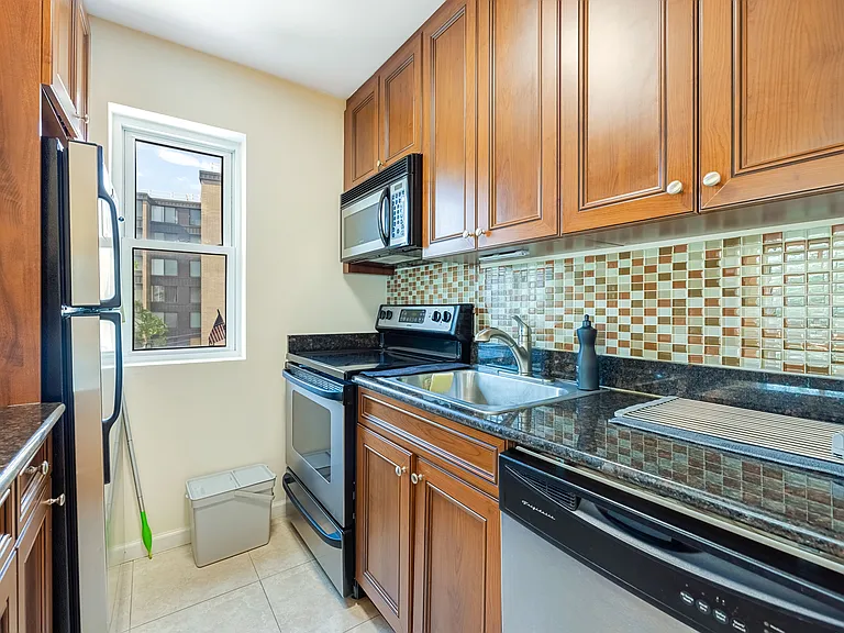 10 Palisade Ave #4C — Photo 20