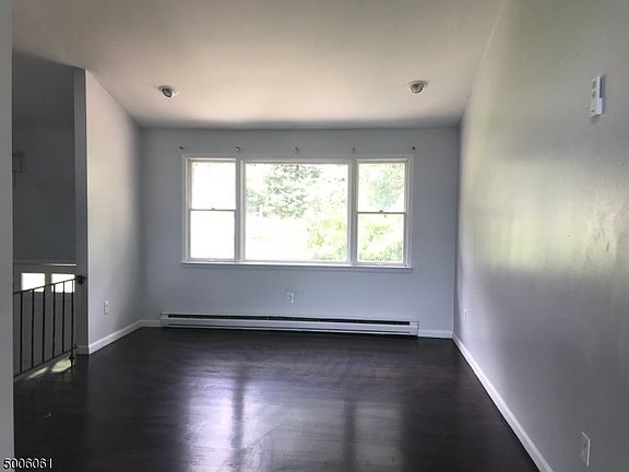 3rd image of 50 Black Oak Dr