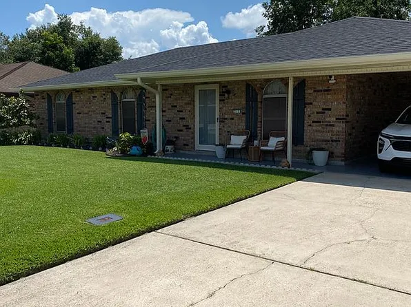 215 Hebert St, Berwick, LA 70342