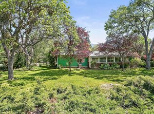 695 Reiten Dr, Ashland, OR 97520