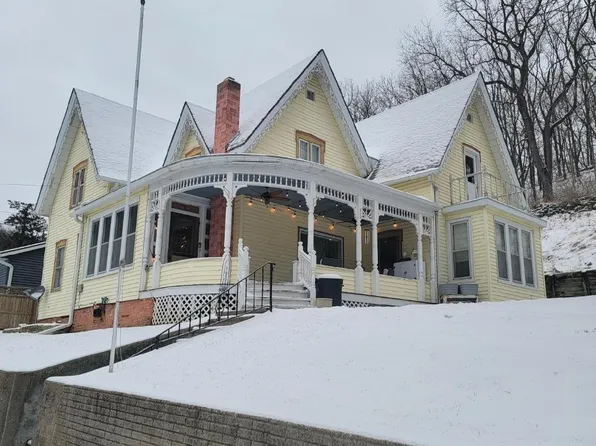 120 N 3rd St, Lansing, IA 52151