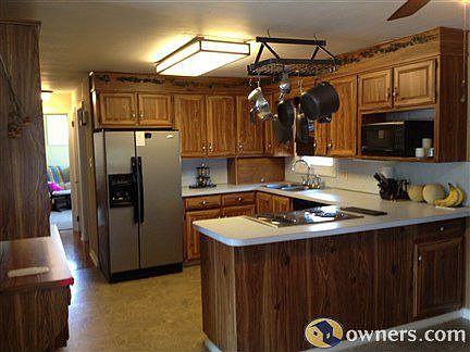 U-shaped counter is great for entertaining!