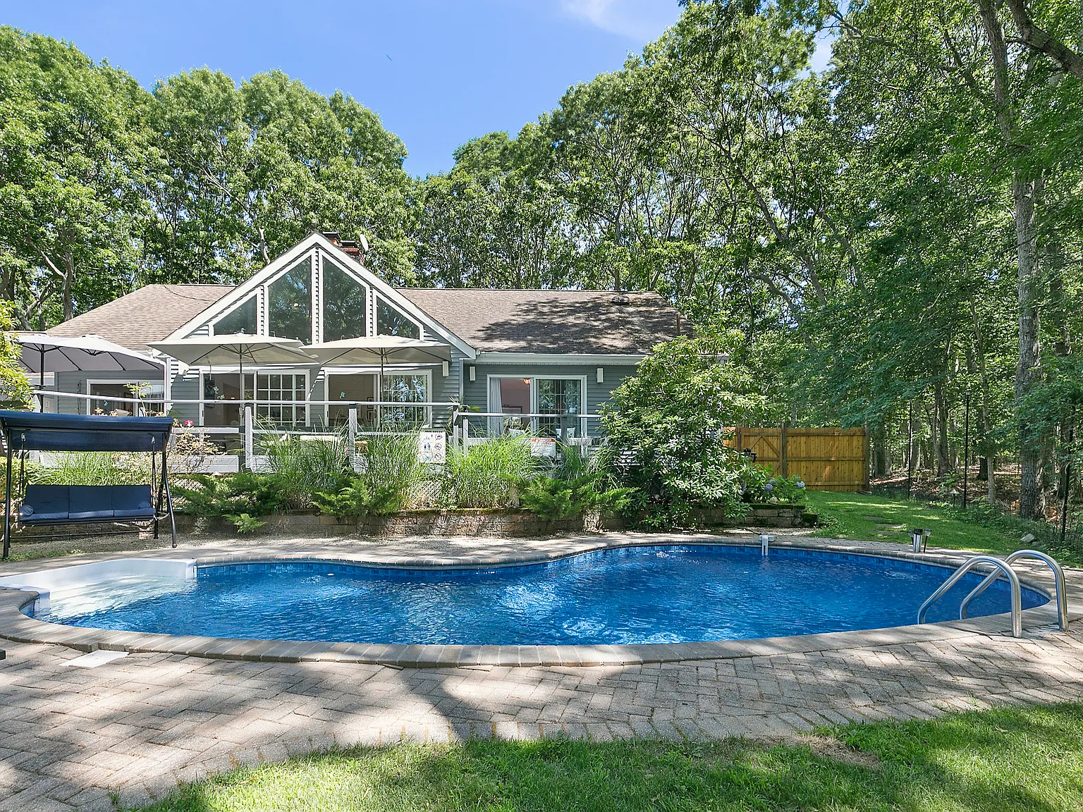 Sag Harbor Haven on Lilly Pond — Photo 2