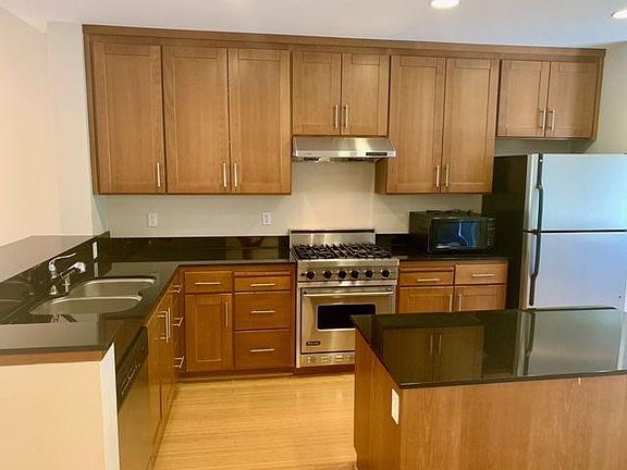 3rd image of 660 King St #231