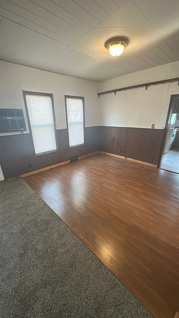 3 Bedrooms, 1 Bathroom & w/upper loft Single Family with Garage - Staples — Photo 2