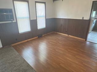 911 2nd Ave NE, Staples, MN 56479