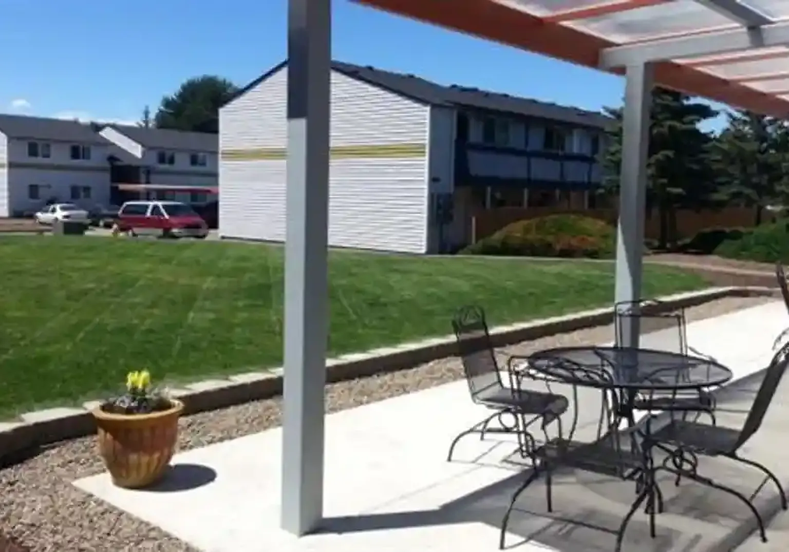 Latitude 44 Apartments — Photo 2