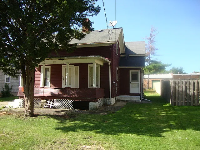 341 Houston St photo 1