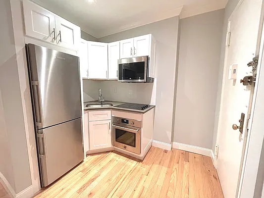 Rented by Compass | media 7