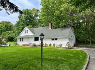 28 Harvard Rd, Shoreham, NY 11786