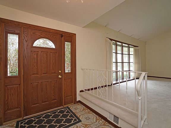 3rd image of 2918 Huntington Dr