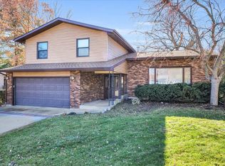 7 Clover Leaf Ct, Savoy, IL