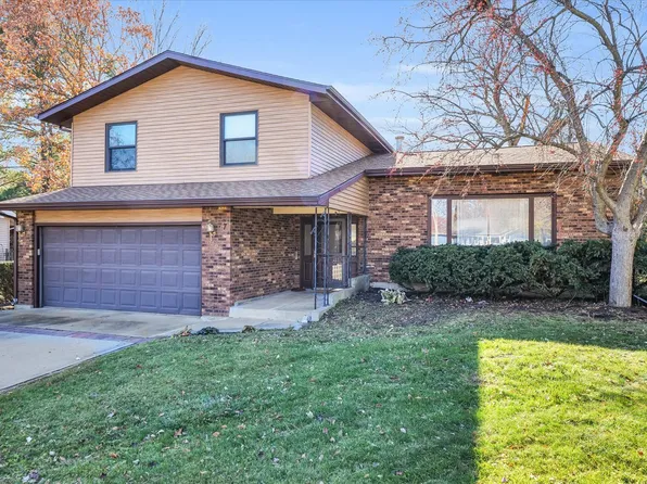 7 Clover Leaf Ct, Savoy, IL 61874