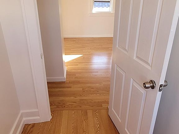 5th image of 2699 Whalen St #2