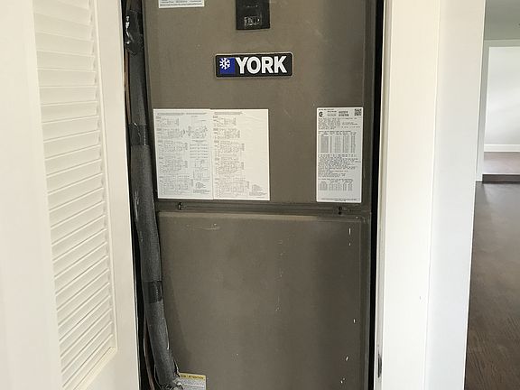2nd image of 861 Coral Dr