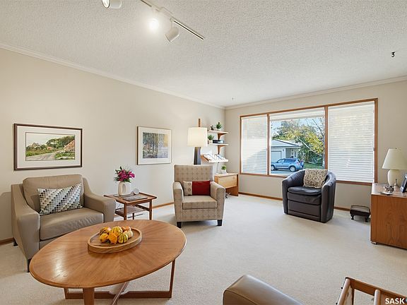5th image of 25 Yale Crescent